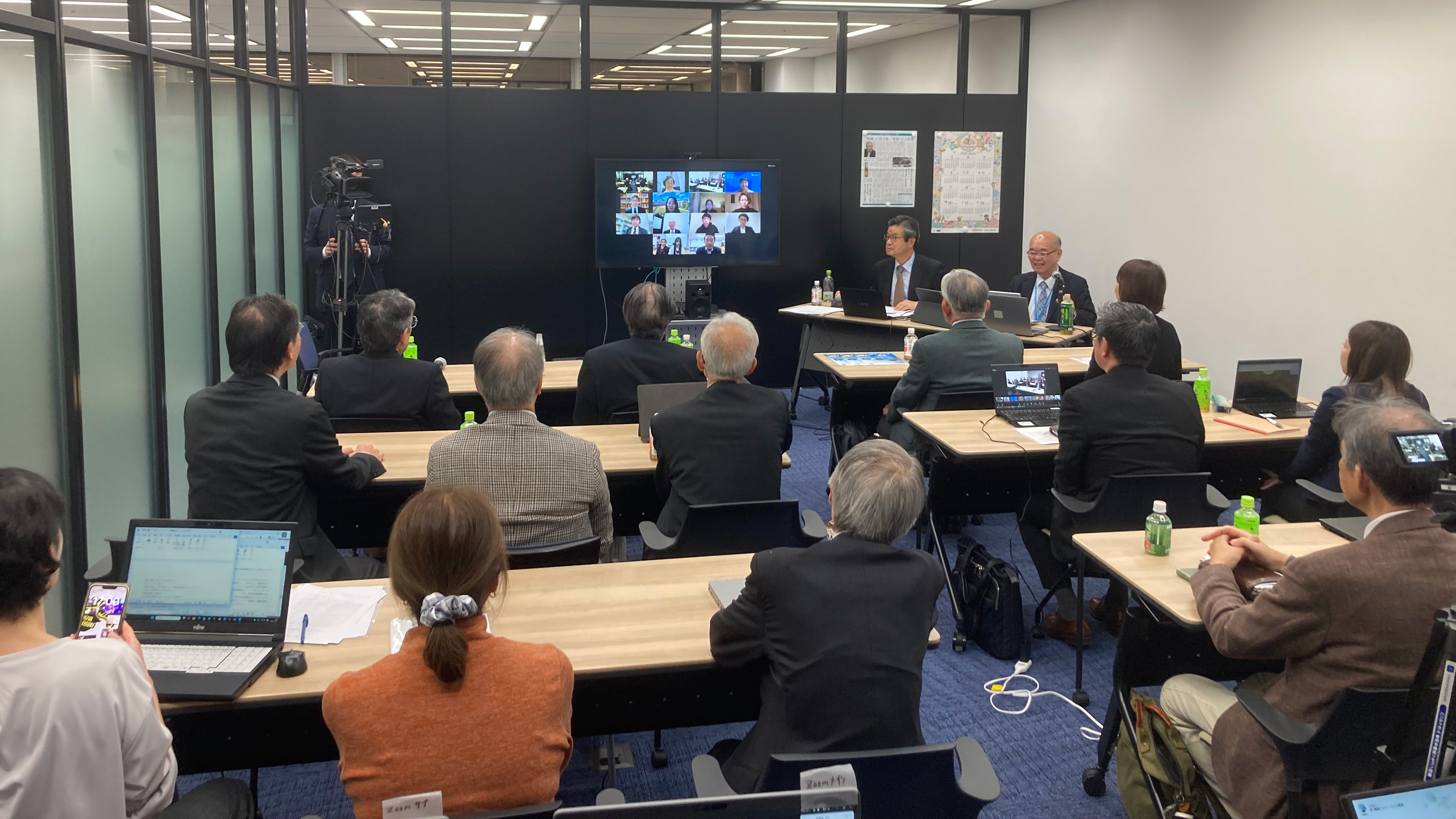 2025年成果発表会のZOOM集合写真